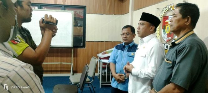 
 Ketua DPRD Lampura Wansori, saat dikonfirmasi terkait maraknya aksi dugaan penculikan terhadap anak di Ruang Rapat DPRD Setempat, Kamis, 25 Agustus 2022. Foto Riduan Radar Kotabumi--- 