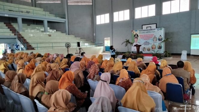
 Foto RIA
Caption : Ratusan Peserta Guru PAI saat mengikuti Bimtek di GOR Sukung Kotabumi secara Iuran, Senin (22/8).

