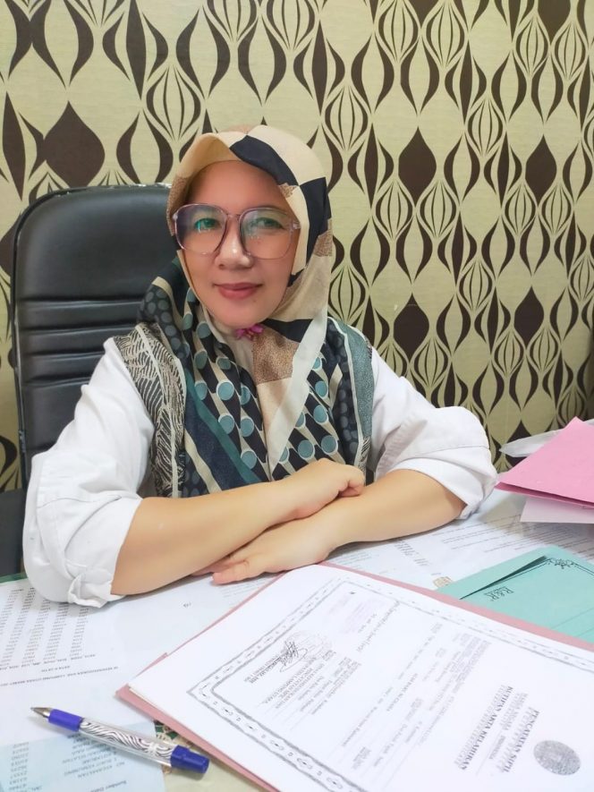 
 caption : Kabid Pelayanan Pencatatan Sipil Diah Novilia
