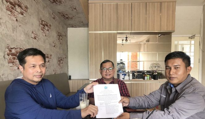 
 Ketua PJS Riau Serahkan Mandat Pembentukan DPC PJS Pekanbaru