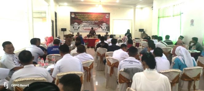 
 Suasana pembukaan uji publik rencana penetapan dapil untuk alokasi anggota DPRD Lampura, Rabu(14/12). Foto Riduan Radar Kotabumi ----