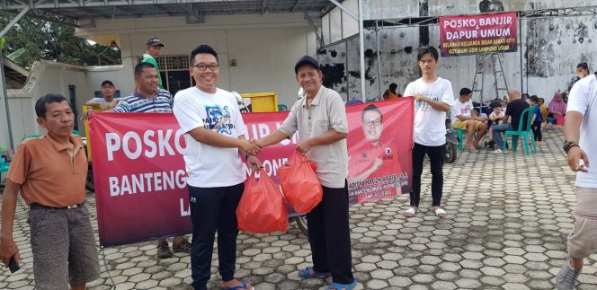 
 Buka Dapur Umum Soal Banjir, Adit Bilang Itu Hal Biasa