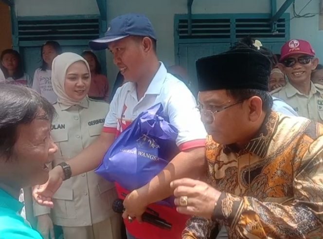 
 Partai Gerindra Kunjungi Korban banjir