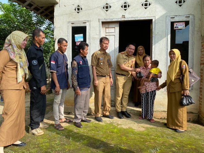 
 Gandeng Pihak Swasta, Dinsos Bagikan 3.500 Telur