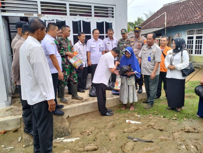 
 11 Rumah Rusak Diterjang Angin Kencang