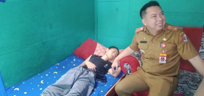 
 Kadinsos Bantu Yusuf Remaja Penderita Tumor Otak