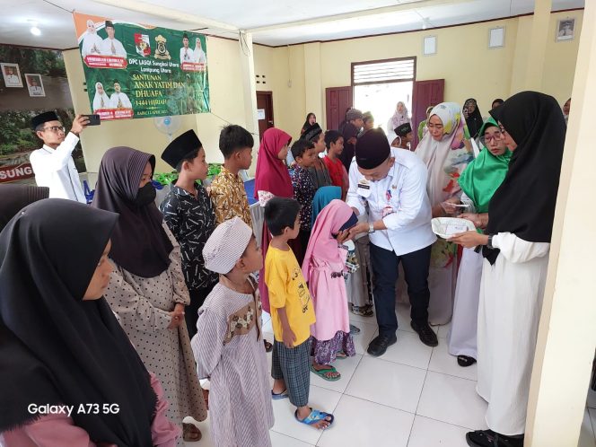 
 Lasqi dan Camat Sungkai Utara Berbagi