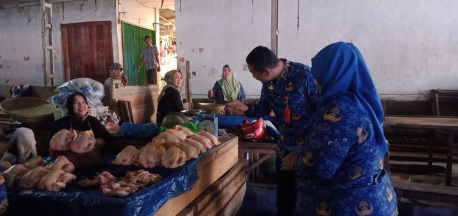 
 Kadistanak Bersama Dokter Hewan Cek Kualitas Daging