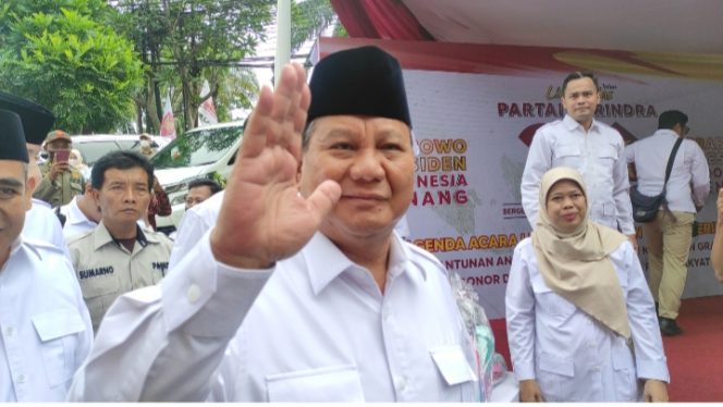 
 Survei PRC: Elektabilitas Prabowo Melesat 35%, Ganjar & Anies Stagnan