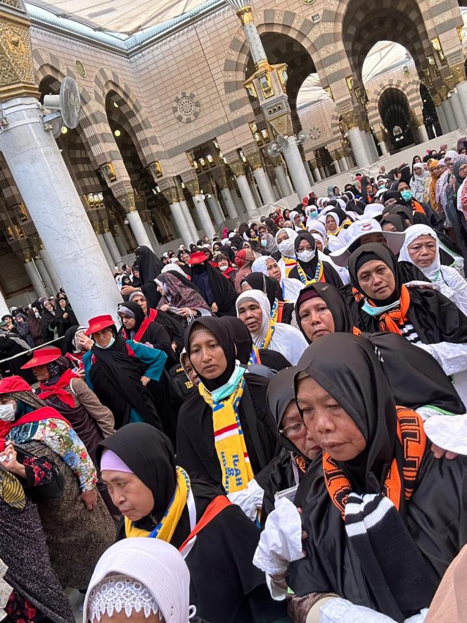 
 CJH Lampura Sedang Jalankan Sholat Arba’in