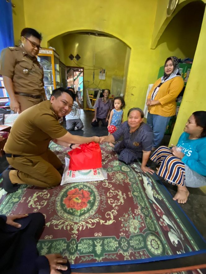 
 Door to Door Gadriyanto Berikan Bantuan Langsung ke KPM