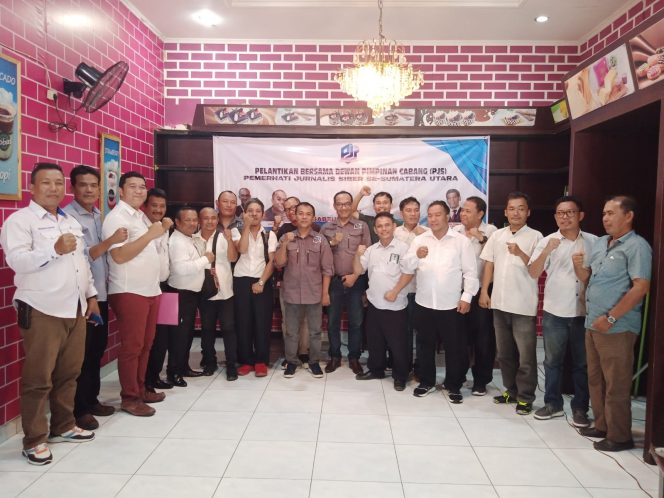 
 Jhon Damanik Lantik Empat Pengurus DPC PJS Se Sumatera Utara, Ini Respon Mereka