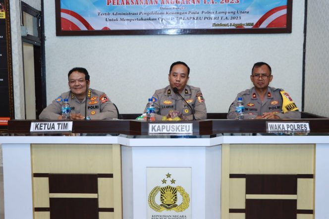 
 Kapuskeu Polri Brigjend Lukas Akbar Abriari saat memberikan pemaparan dalam supervisi -nya di Aula Rekonfu, Mapolres Lampura, Kamis 3 Agustus 2023. Foto Humas Polres Lampura ------
