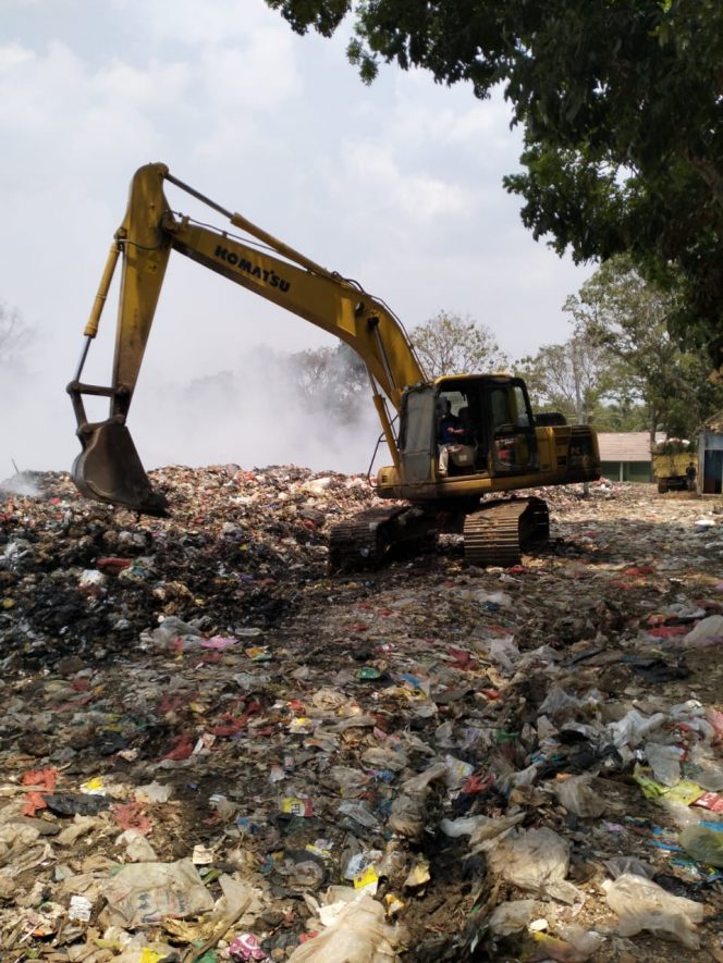 
 Api di TPA Alam Kari Mulai Padam, Seluruh Mobil Masih Dikerahkan