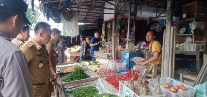 
 Cuaca Ekstrim dan Gagal Panen Sebabkan Harga Cabai Meroket