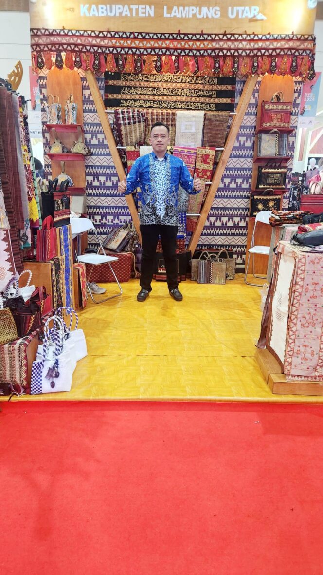 
 Tampil di INACRAFT, Produk Lampura Laris Terjual