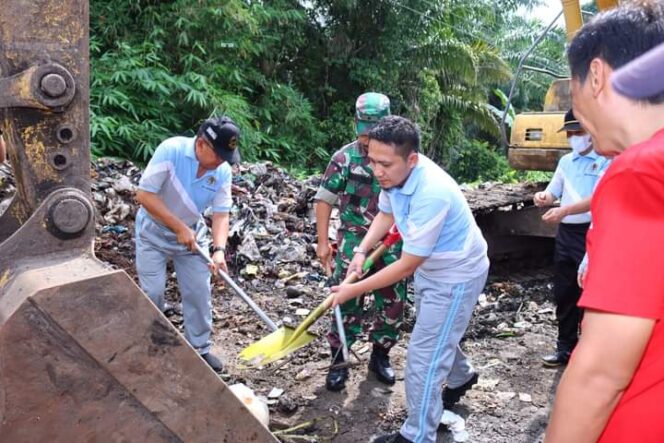 
 Akhirnya Sampah di KS Tubun Dibersihkan,  Ardian Turun Tangan Langsung