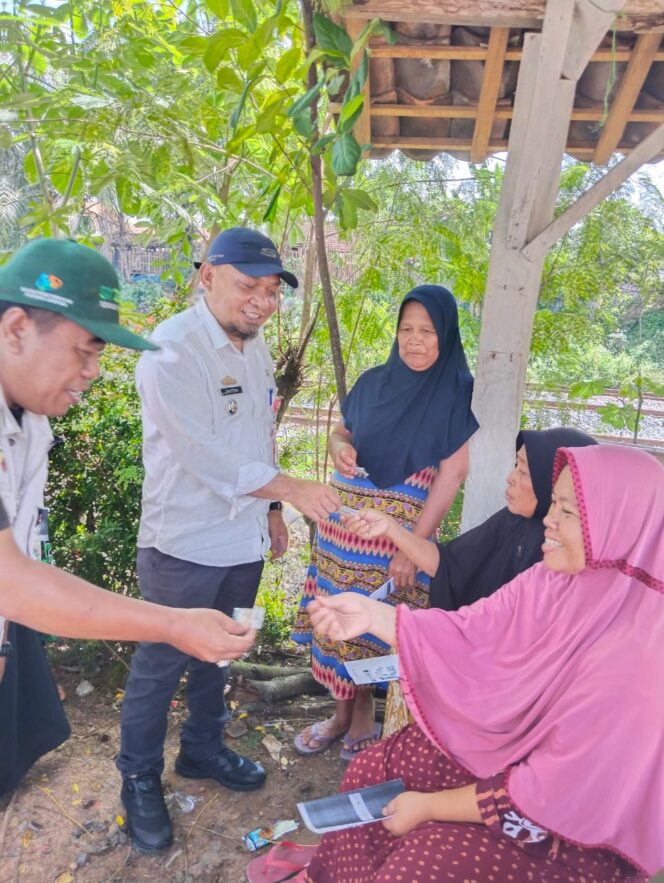 
 Bersama PKM, Antoni Bagikan 300 Abate