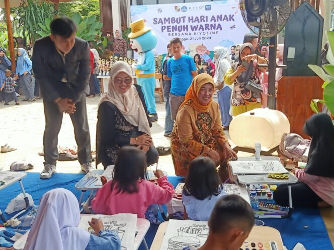 
 Totebag dan Fashion Show Hari Anak Penuh Warna Cafe Kiyo Berlangsung Meriah