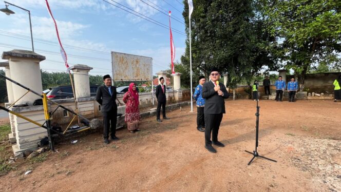 
 HUT Ke – 79 RI dan HUT Bawaslu ke Enam, Bawaslu Lampura Gelar Upacara Bendera, Potong Tumpeng, dan Lomba Tradisonal