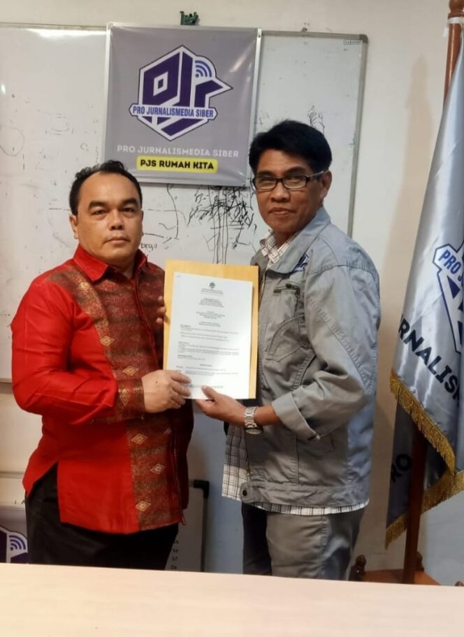 
 Robert Hendrico Terima SK Sebagai Ketua Dewan Pakar DPP PJS