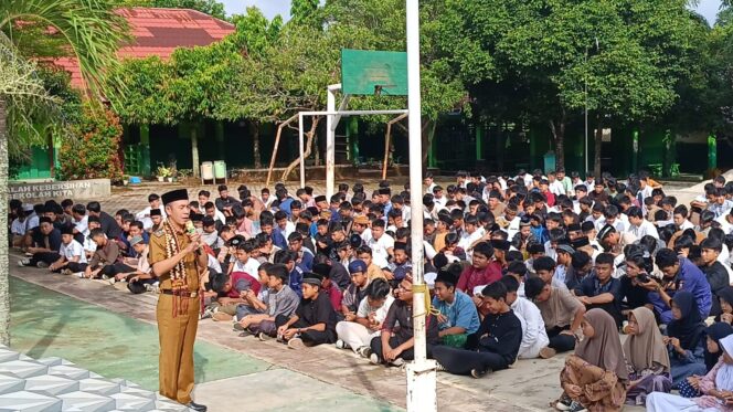 
 Tingkatkan Nilai Keagamaan, Romli Buka Pesantren Kilat