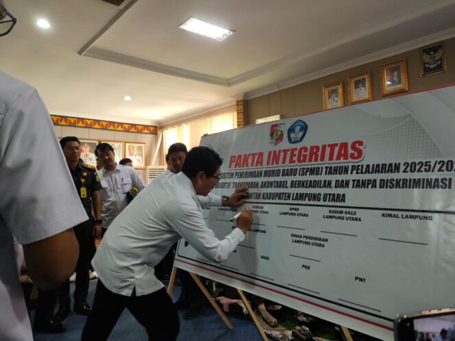 
 SPMB Disosialisasikan, Bupati Tandatangani Bersama Pakta Integritas