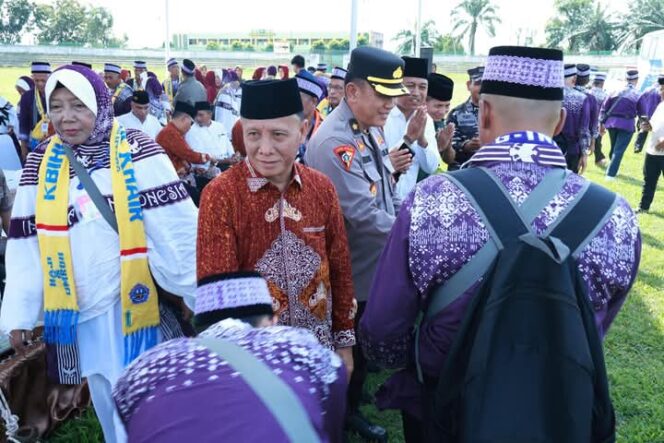 
 47 CJH Kembali Diberangkatkan /// 81 Tahun Usia Tertua