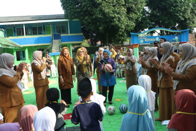 
 MPLS drg. Meri Farida dan Bety Berkunjung ke TK