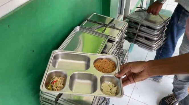 
 Makanan Bergizi Gratis Berujung Petaka, Mie Bihun Dalam Kondisi Basi