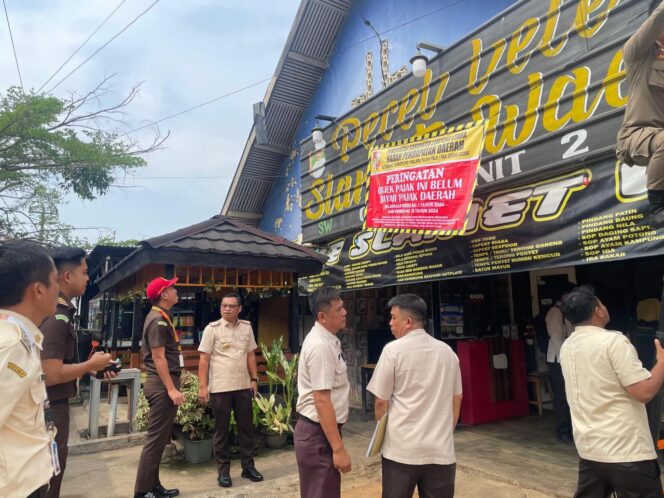 
 Tak Patuh Pajak, RM di Pasang Spanduk Peringatan