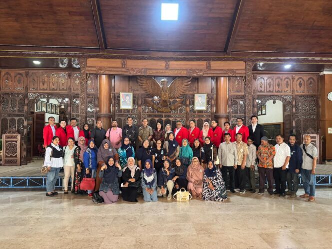 
 Pengabdian Masyarakat UNTAG Surabaya: Puguh Tawarkan Mediasi Kolaboratif untuk Sengketa Konsumen