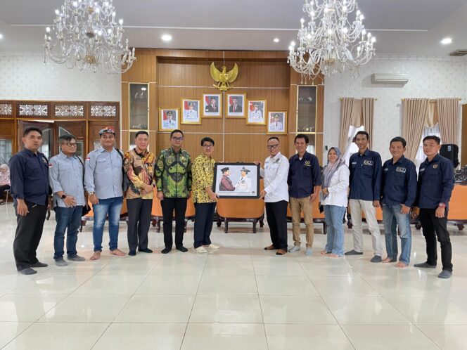 
 PWI Lampura Bincang Santai Dengan Bupati Hamartoni