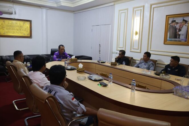 
 Perkuat Sinergi, PWI Lampura Bincang Santai Dengan Wabup