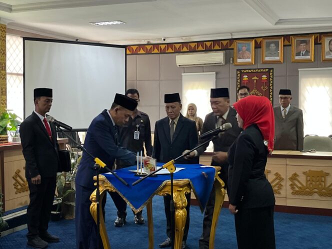 
 Dra. Dina Dilantik Sebagai PJ Sekda Lampura