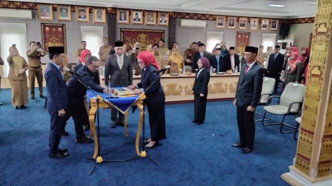 
 Saat Lantik Sekda, Wabup Tegaskan Jadi Pejabat Jangan Nyogok