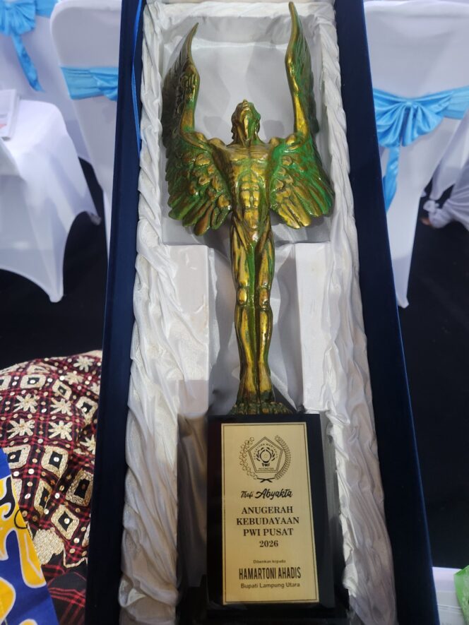 
 Hamartoni Dapat Kado Terindah Dari PWI Saat HPN