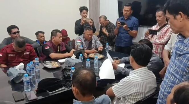 
 Puluhan Awak Media Babel Datangi Polda: Jangan Pidanakan Karya Jurnalistik
