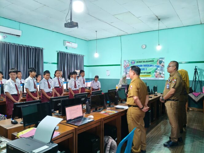 
 Sukatno Pantau Langsung Kegiatan TKA SD