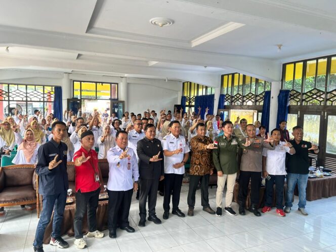 
 Tandatangani Pakta Integritas, Disdik Sosialisasikan SPMB