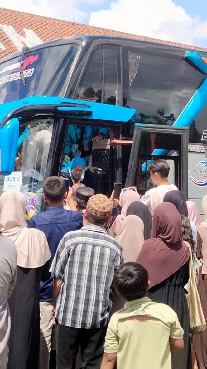 
 Ratusan Jamaah Haji Disambut di Polres Lampura