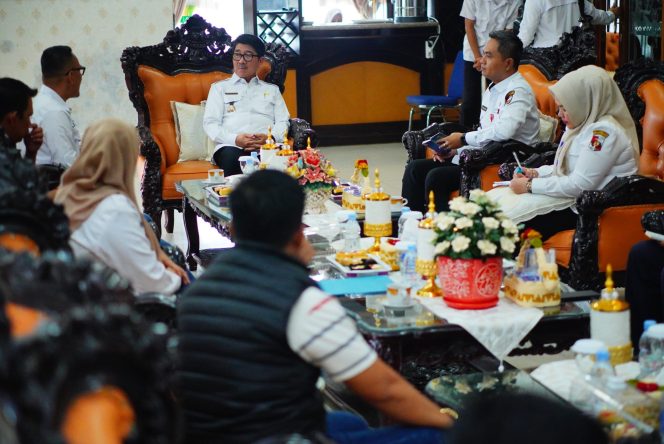 
 PWI dan SIWO Bahas HPN dan Porwanas Bersama Bupati