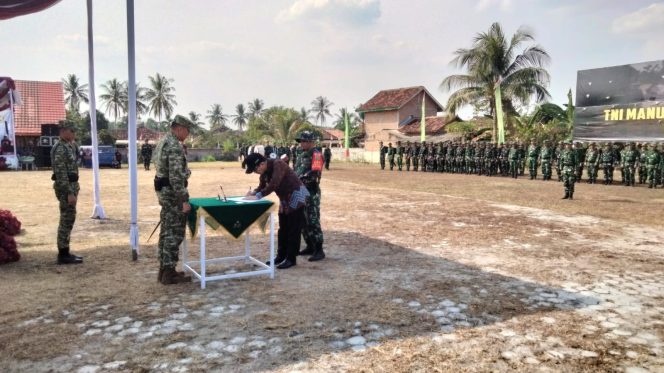 
 Wujud Nyata TNI Hadir Ditengah Masyarakat, Pangdam Tutup TMMD
